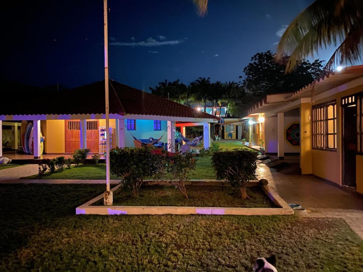 Solid Surf Camp Hostel Nicaragua Transito 외부 사진