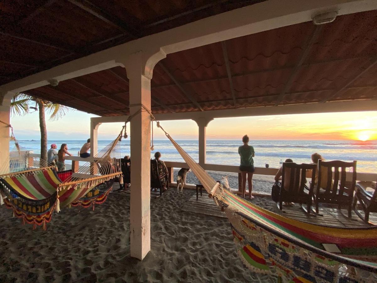 Solid Surf Camp Hostel Nicaragua Transito 외부 사진