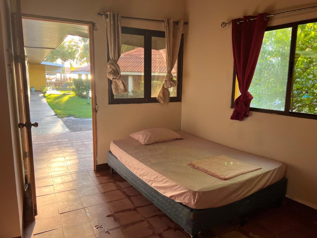 Solid Surf Camp Hostel Nicaragua Transito 외부 사진